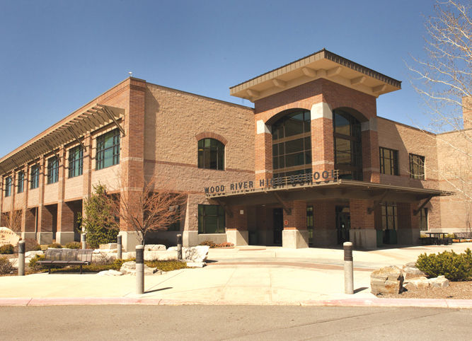 19-04-12 Wood River High School 1 Roland.jpg